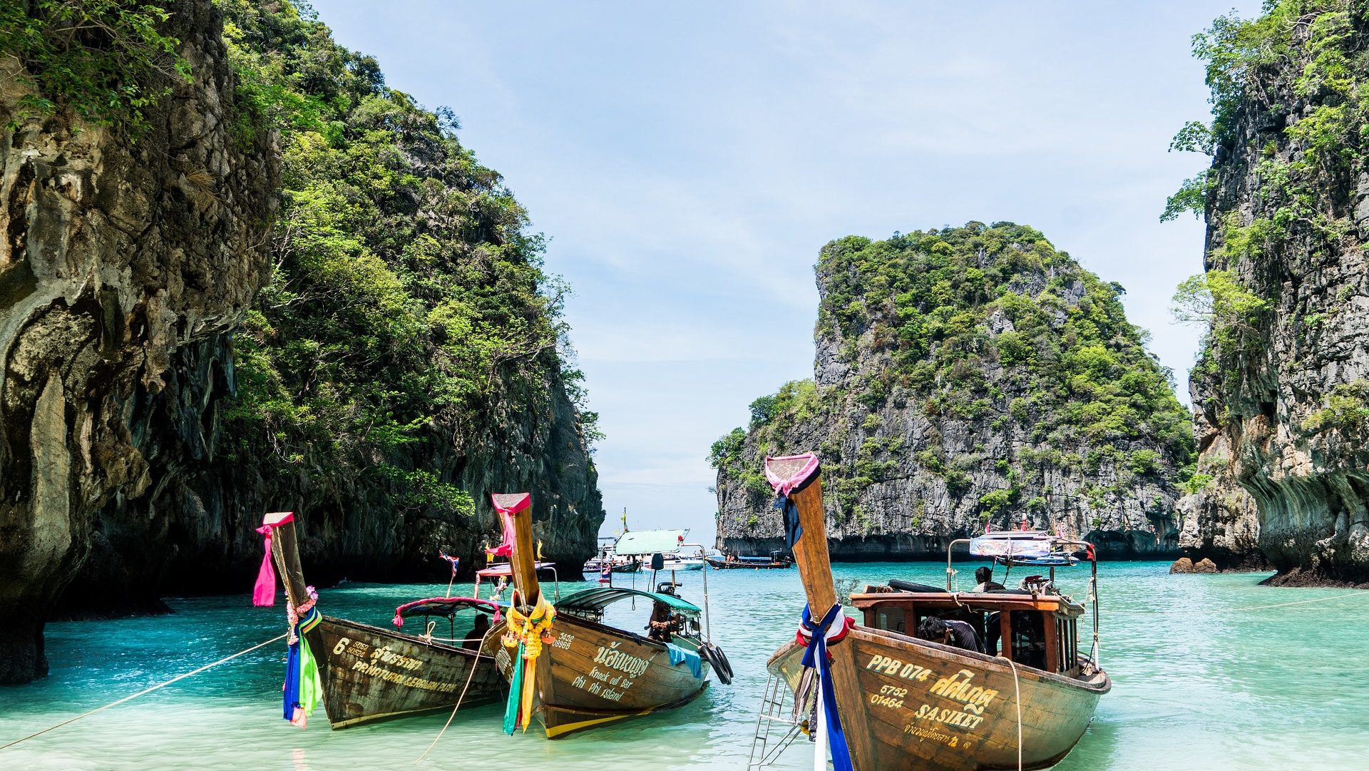 Que ver y hacer en Koh Phi Phi. Contratar excursión en barco a las islas